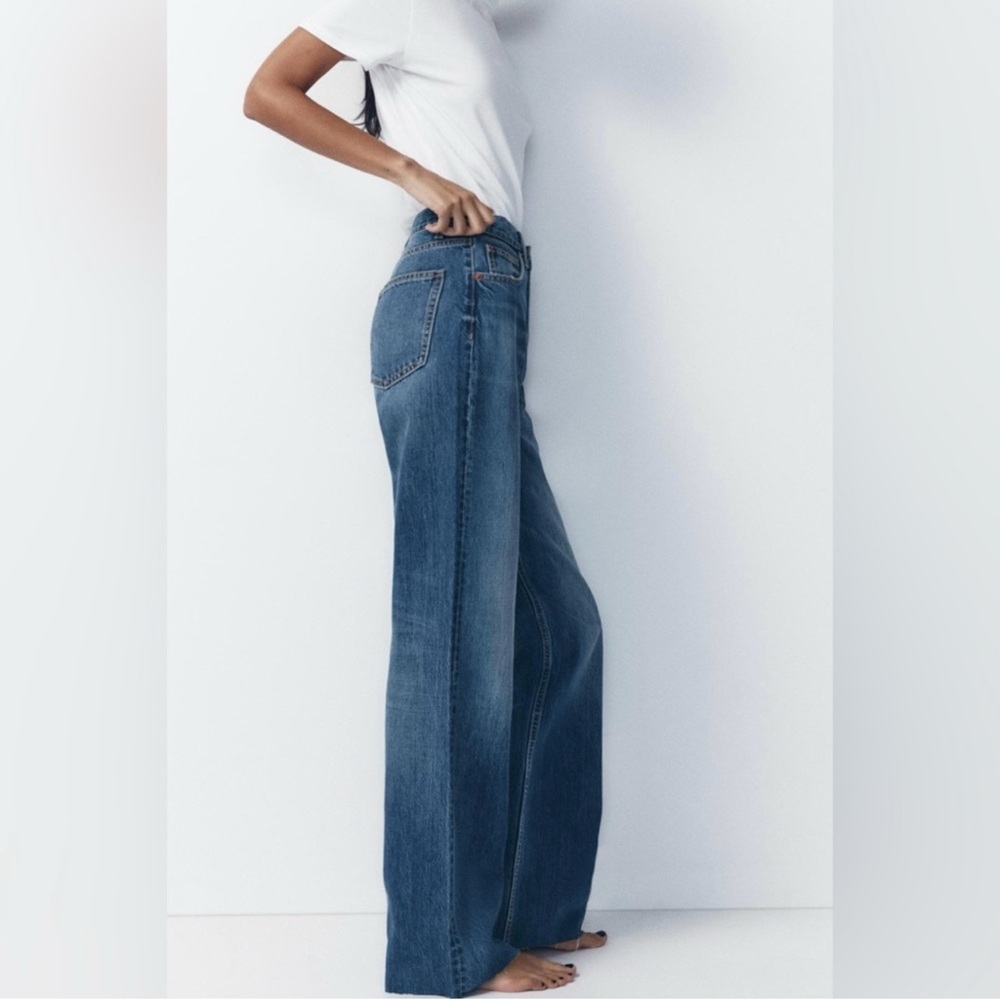 NWOT Zara High Rise Wide Leg Raw Hem Jeans - Picture 2 of 7